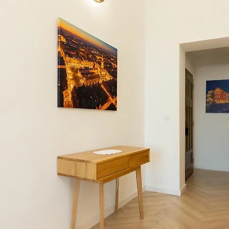 Apartment Rynek 75 *